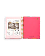 Load image into Gallery viewer, Medium 17-Month Academic Planner - Daisies