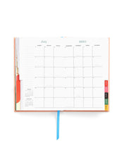 Load image into Gallery viewer, Classic 17-Month Academic Planner - Daisies
